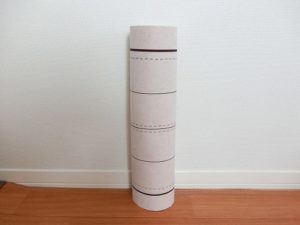 半切用の下敷きを巻いて立てているところ